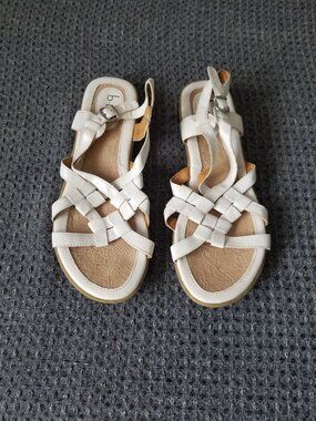 Born Concept BOC White Crosshatch Open Toe Sandals Women's 9M